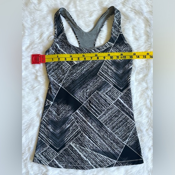 Lululemon Cross back Tank PTP 13" Size 4 - Picture 4 of 6